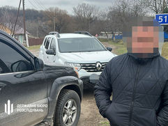 Поліцейський брав 10000 доларів за переправлення "ухилянта"