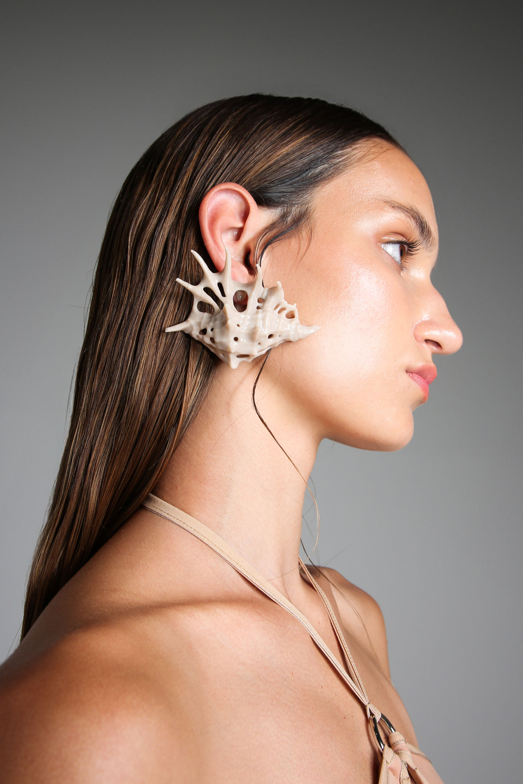 CHRISTIANA HADJIPAPA x 886.official BEIGE SHELL  EARRINGS