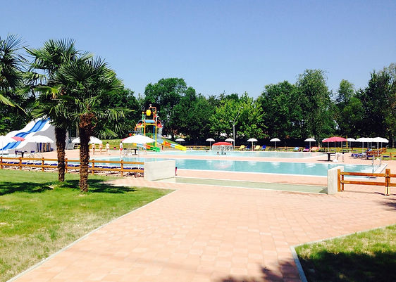 piscina seven village