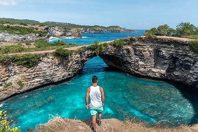 photo-of-man-standing-on-cliff-near-lago