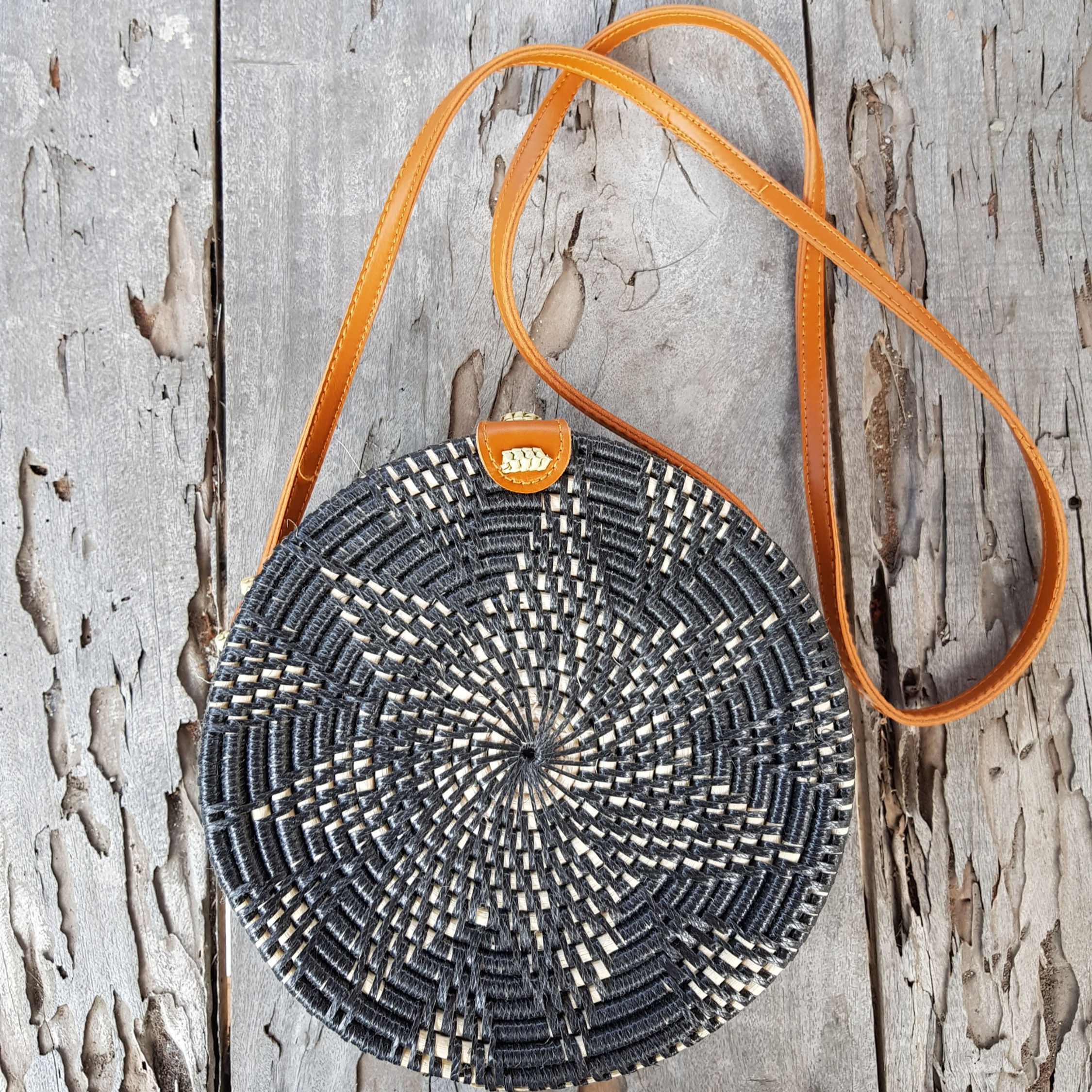 Rattan Bag Natural in black-star color