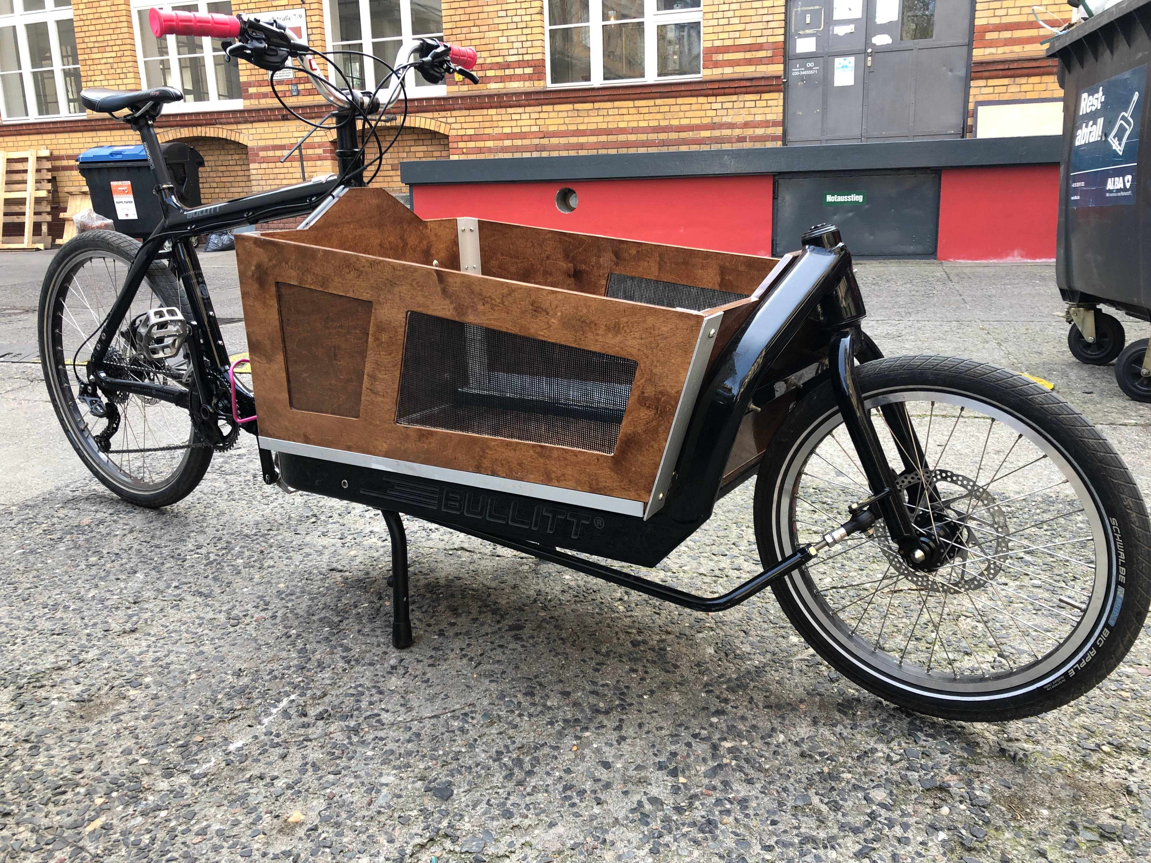 Geräumige Cargo Bike Box by ACE! Cycles