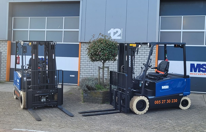 Brown and White Watercolor Background Card Landscape (35).png