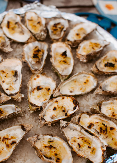 A delicious looking tray of freshly baked oysters.