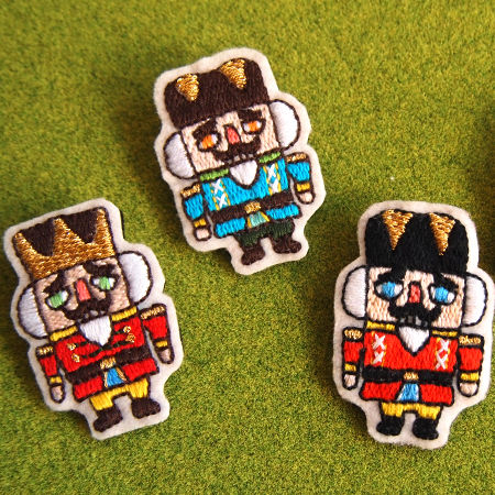 2012-手刺繍ブローチ-くるみ割り人形