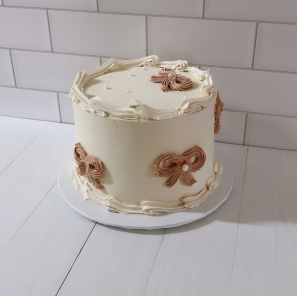 Bow Minimal Cake