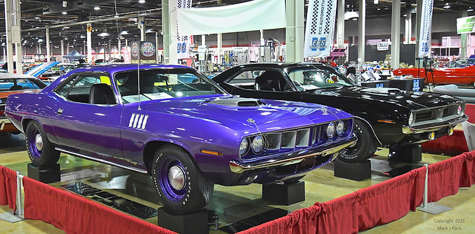 MCACN 2021 Canada Hemi Cuda Pair #2 MP.JPG