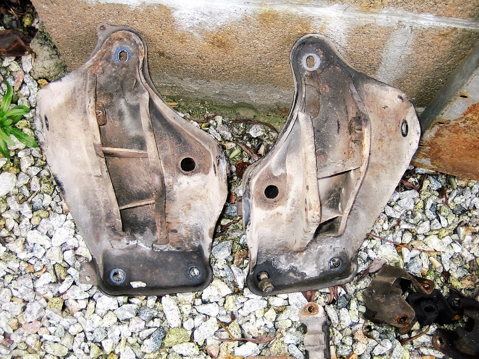 Toyota MR2 MK1 Rear Suspension mount 1b