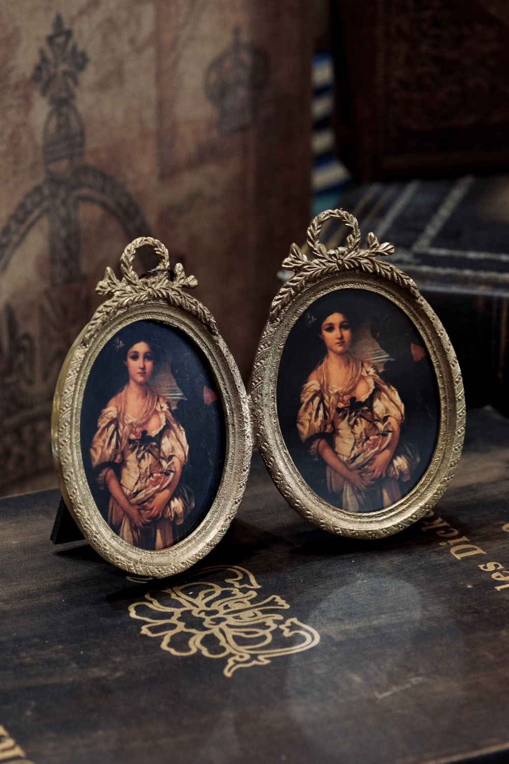 BRASS TWIN PICTURE FRAMES