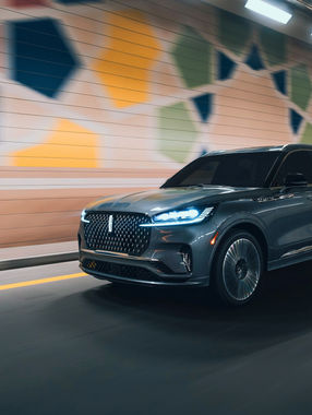 The Lincoln Aviator. What’s In a Trim? How Presidential Touches Help Luxurious Lincoln Aviator Take Flight