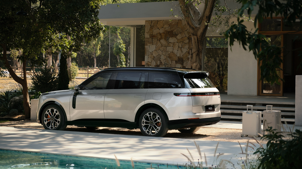 Lynk & Co 900 flagship PHEV SUV arrives in Qatar