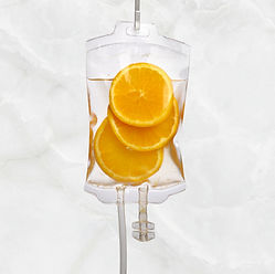 Sueroterapia intravenosa con vitamina C administrada en Dermony Providencia
