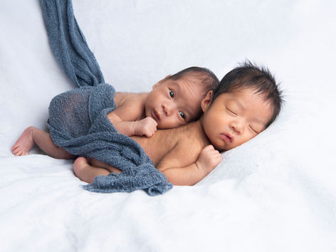 MM Photos calm twin newborn portraits in Sydney.