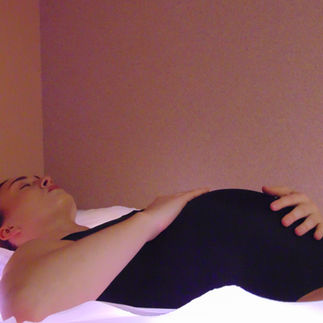 Soin hydromassant doux adapté aux femmes enceintes au spa