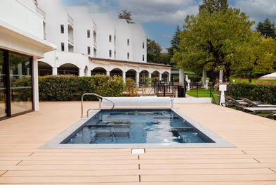 Spa Les Bains des Alpes NUXE à Aix-les-Bains bassin intérieur et extérieur