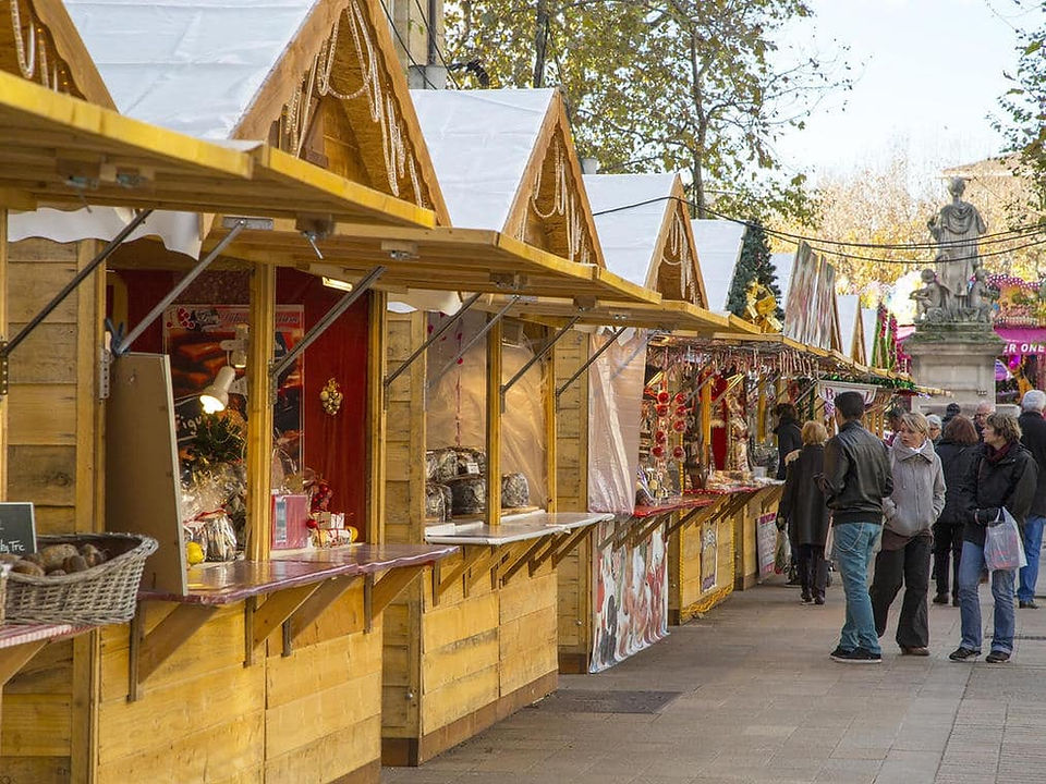 Marché de Noël à Aix-en-Provence avec chalets, lumières et animations pour toute la famille
