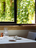 apéritif en terrasse hôtel restaurant cadre naturel et détente