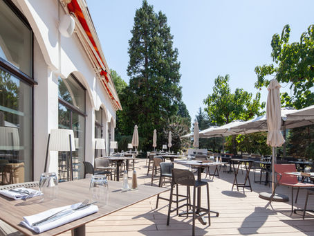 Le printemps s’invite sur la terrasse du restaurant Biõz à Aix-les-Bains