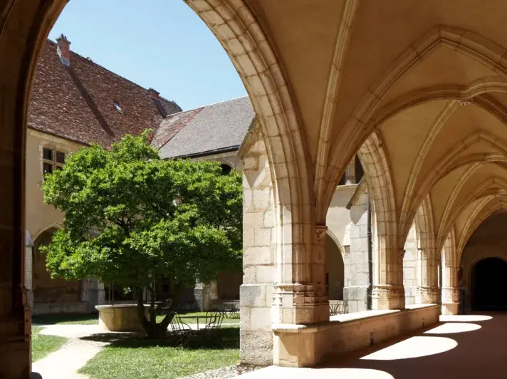 Monastère royal de Brou à Bourg-en-Bresse, proche de l'hôtel Mercure
