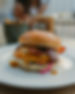 Repas convivial au restaurant du Refuge des Sources