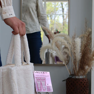 Shampoing et masque Hair Prodigieux NUXE exposés à la boutique Les Bains des Alpes