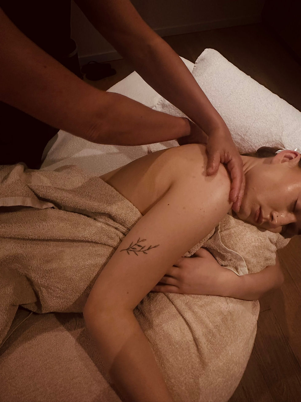 Massage femme enceinte aux Bains des Alpes à Aix-les-Bains avec coussin de grossesse