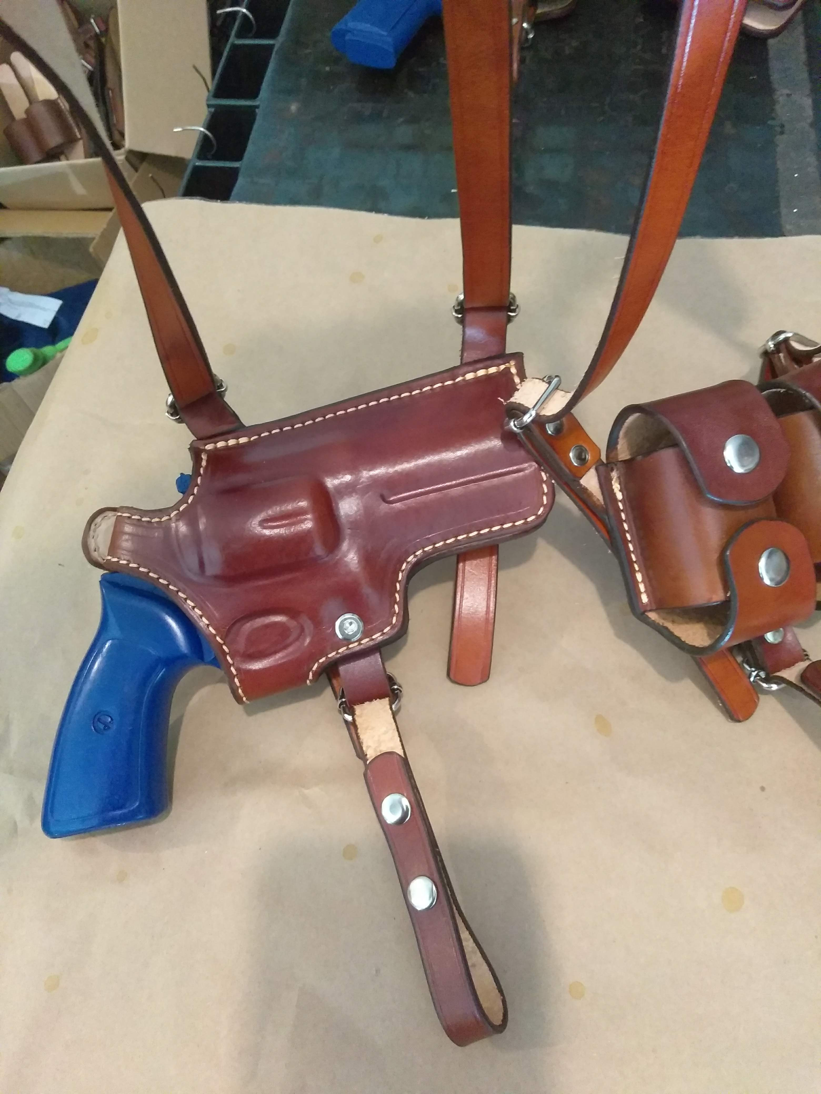 S&W MODEL 686+ (4") .357 magnum shoulder holster