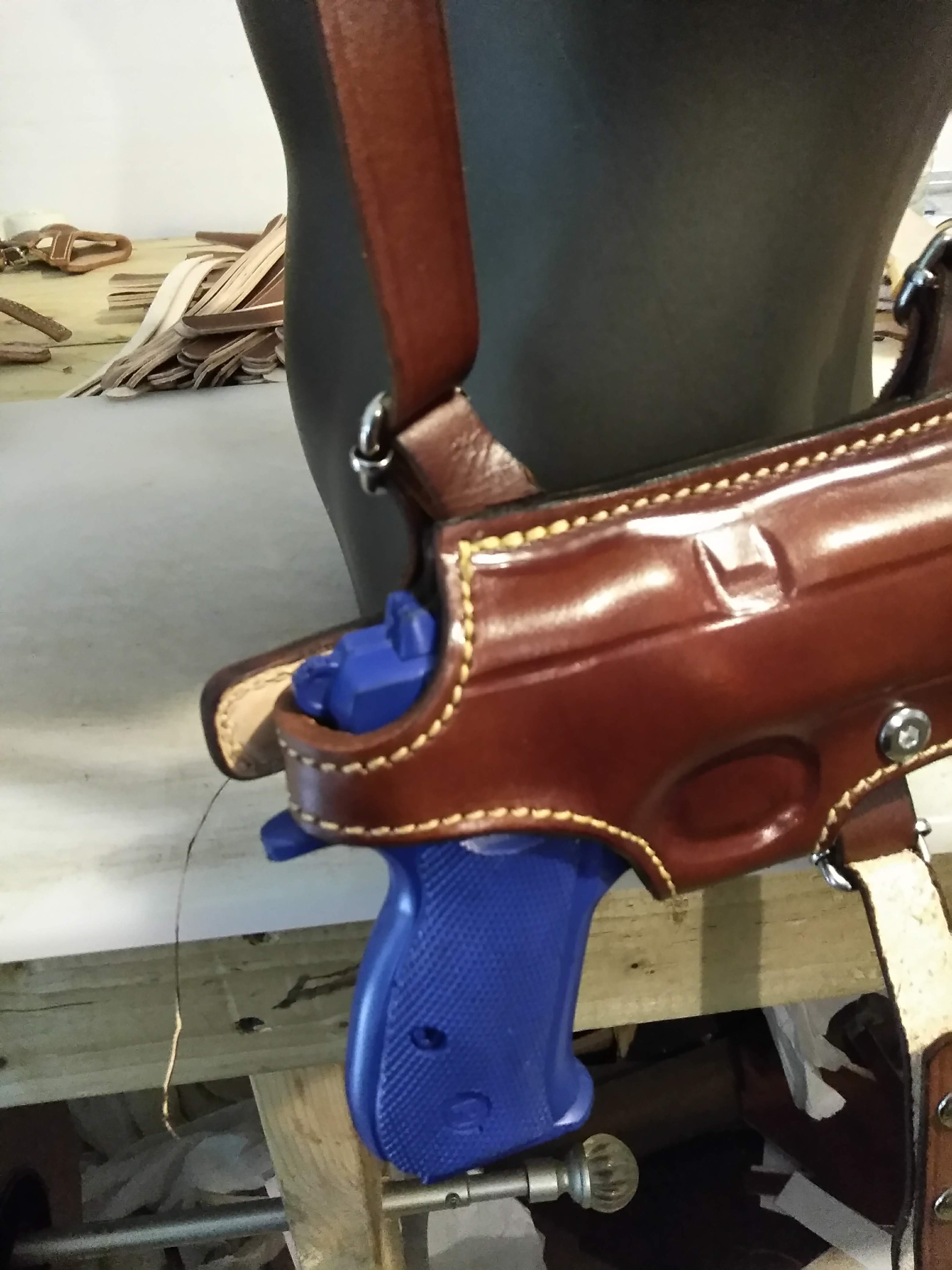 Tactical shoulder holster for cz 75 compact cal. 9 luger with double magazine