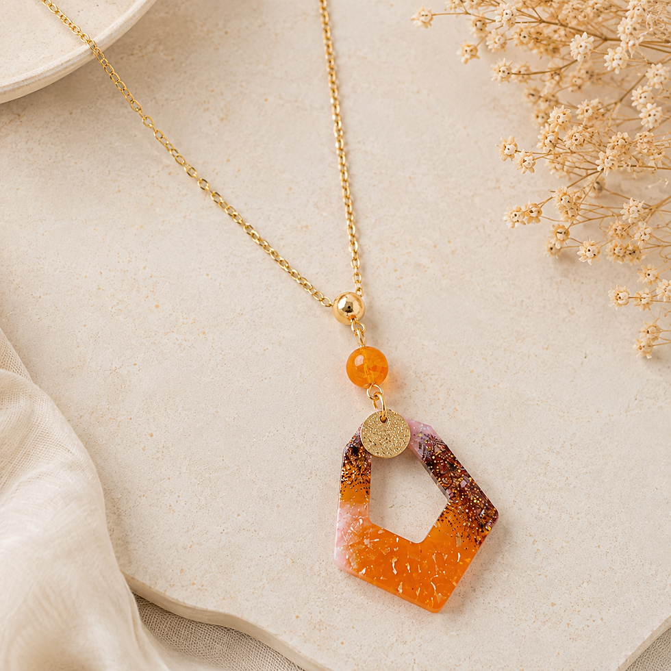 Collier court agate orange naturelle et pendentif résine orange