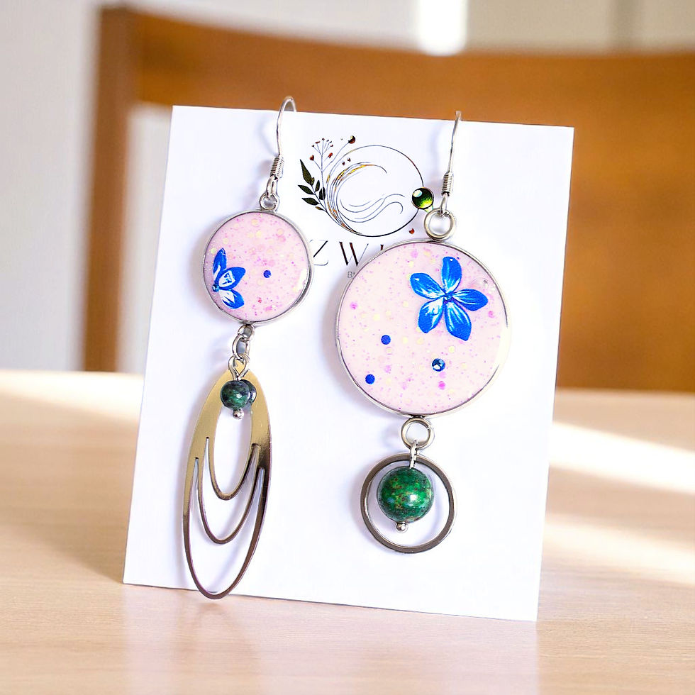 Boucles d'oreilles asymétriques artisanales en Chrysocolle