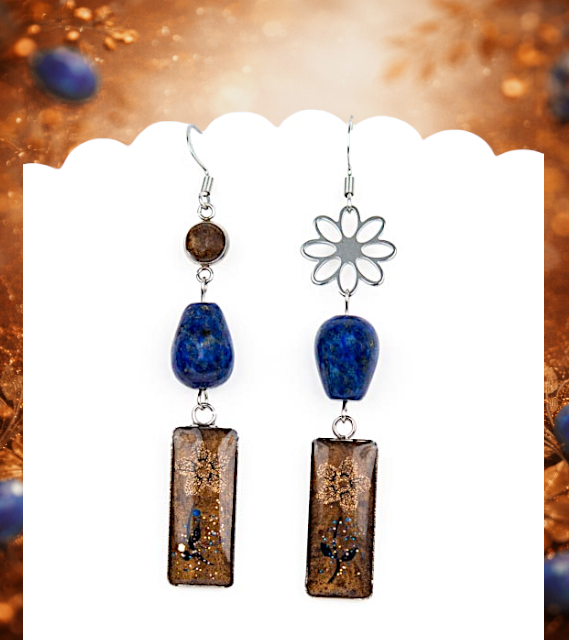 Miniature : Boucles d’oreilles asymétriques en lapis lazuli et pendentifs émaillés couleur c