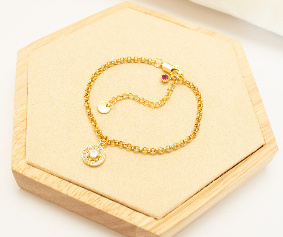 Miniature : Bracelet tendance chaîne dorée ,  zircon serti, breloques plaqué or