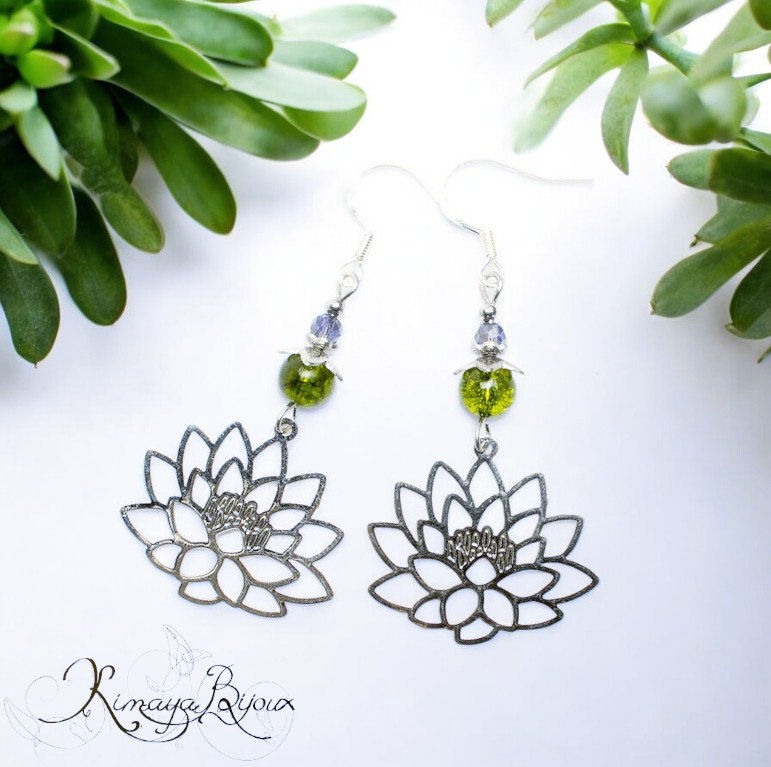 Boucles d'oreilles artisanales Péridots et Iolites Fleur de Lotus, argent 925