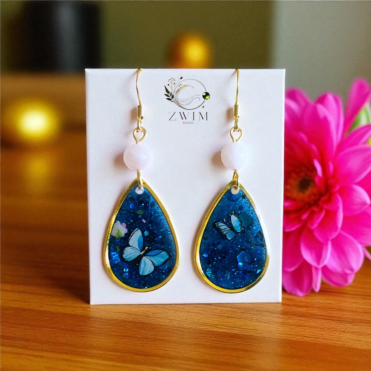 Boucles d'oreilles gouttes bleu à paillettes et quartz rose