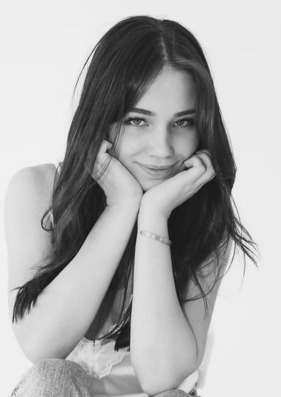MLP | Magalie Lafleur Photography Studio Portraits