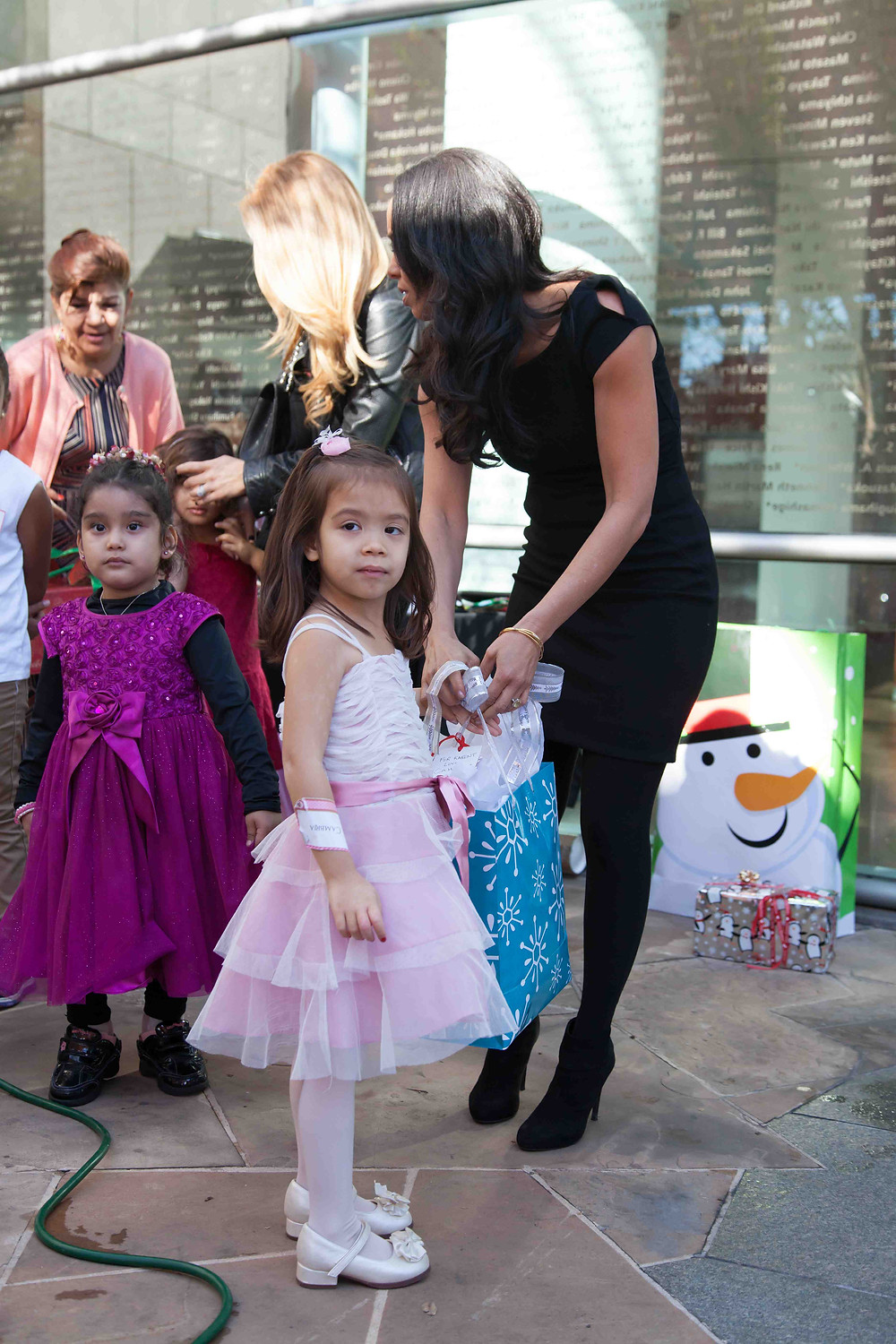 0518_Jason_Sorge_Photography_Julie_Mia_Tea_Gift_20141213_HiRes.jpeg