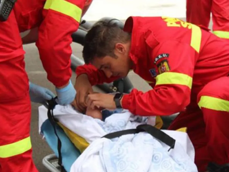 Oraștie: Băiețel de 1 an și 10 luni, decedat după ce a căzut de la etaj