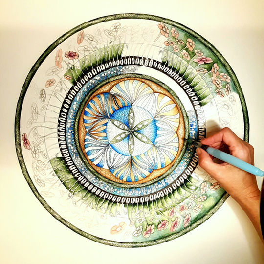 מנדלת למוריה החדשה בתהליך ציור