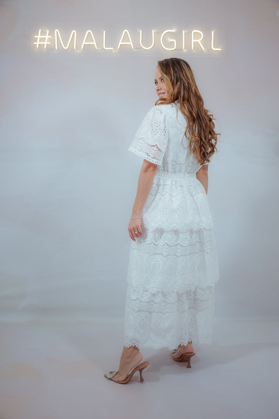 Miniatura: Vestido midi bordado blanco
