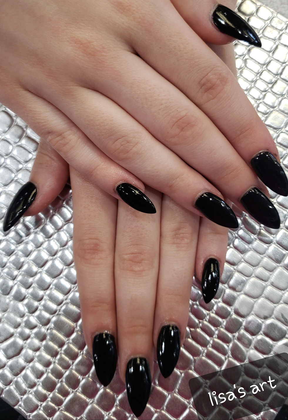 lisa's long black