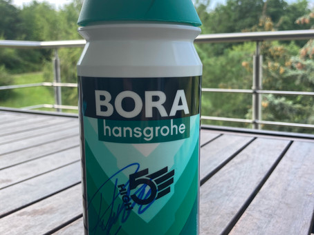 Bidon s podpisem Petra Sagana + samolepka 1,5 metru