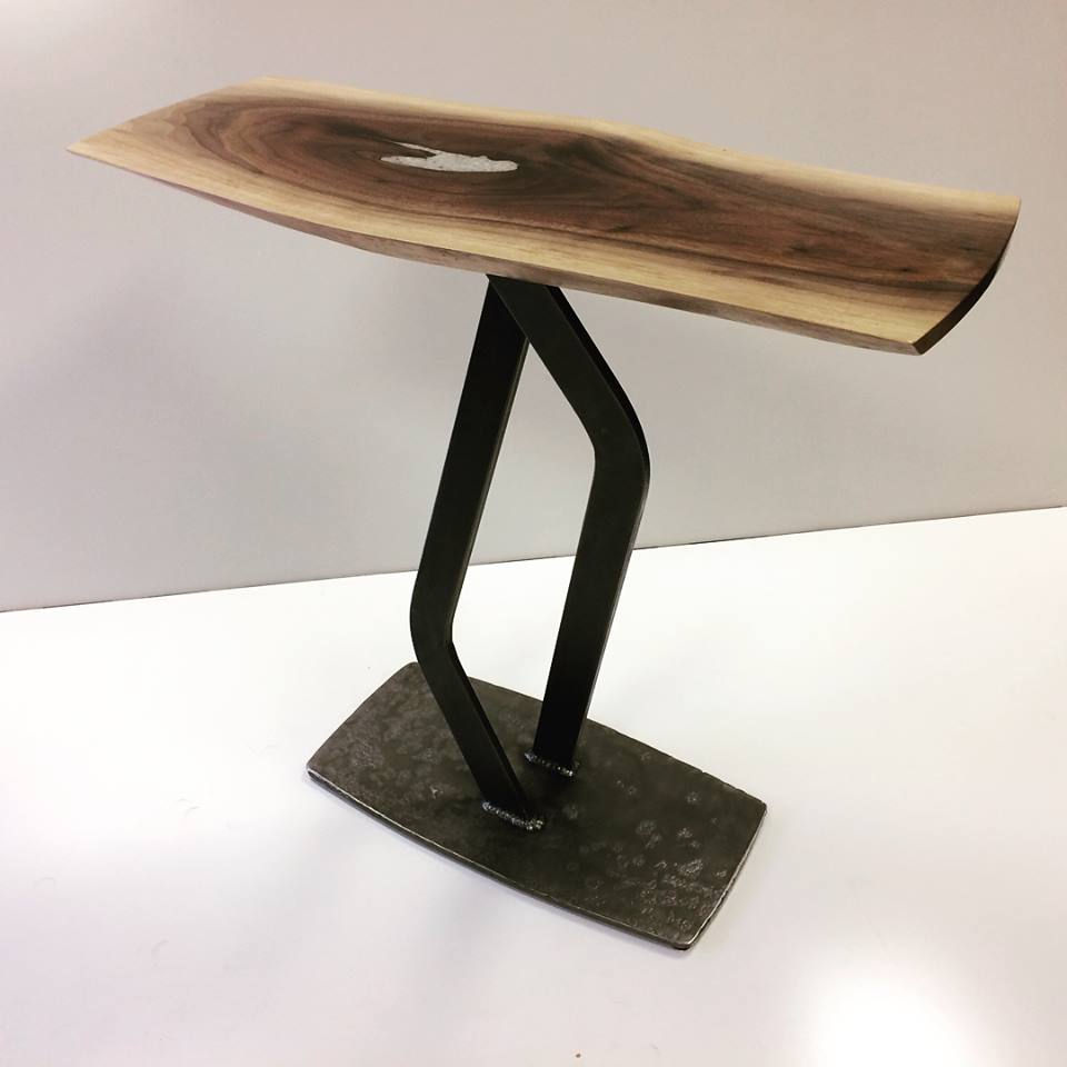 “Demi-Plié” table