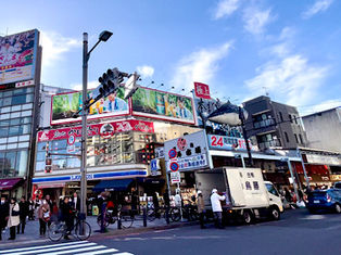 Tsukiji: The Beating Heart of Tokyo’s Seafood Culture