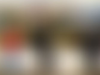 In big cities, it's not uncommon for celebrities to blend into the crowd, especially when dressed casually