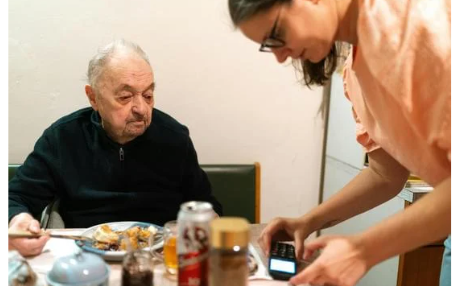 Meal Planning & Nutrition Tips for Seniors at Home
