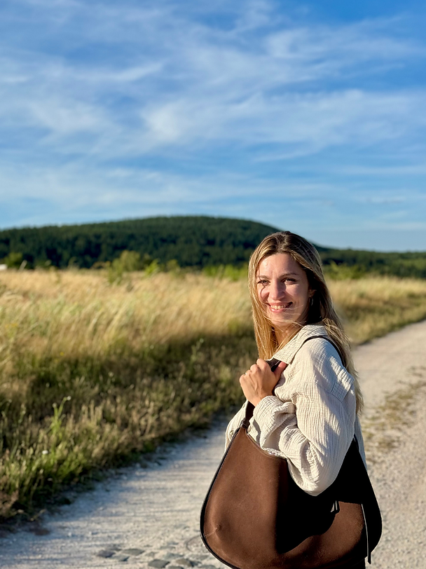 Schwarz Weiss Persönlich Vorstellung Instagram Beitrag.png