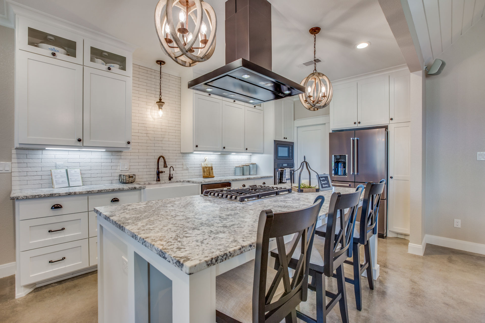 Experience the heart of the home with our modern farmhouse kitchen design. Chic Designs brings a perfect fusion of rustic elements and contemporary style, creating a warm and inviting culinary space