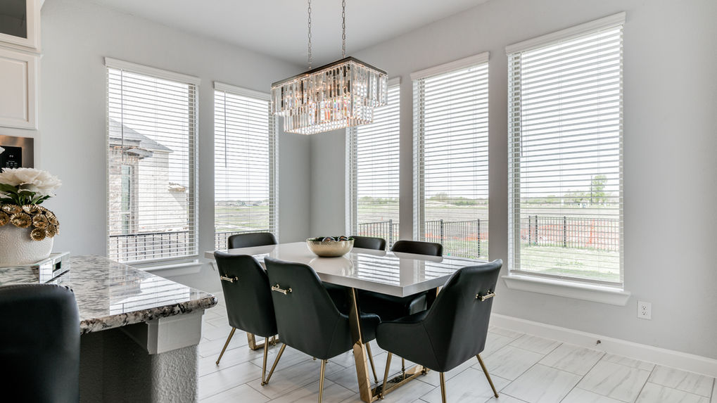 Discover elegance in every detail with our glamorous kitchen table and bespoke chandelier by Chic Designs. This custom-designed ensemble embodies luxury, creating a stylish and inviting focal point in your culinary space