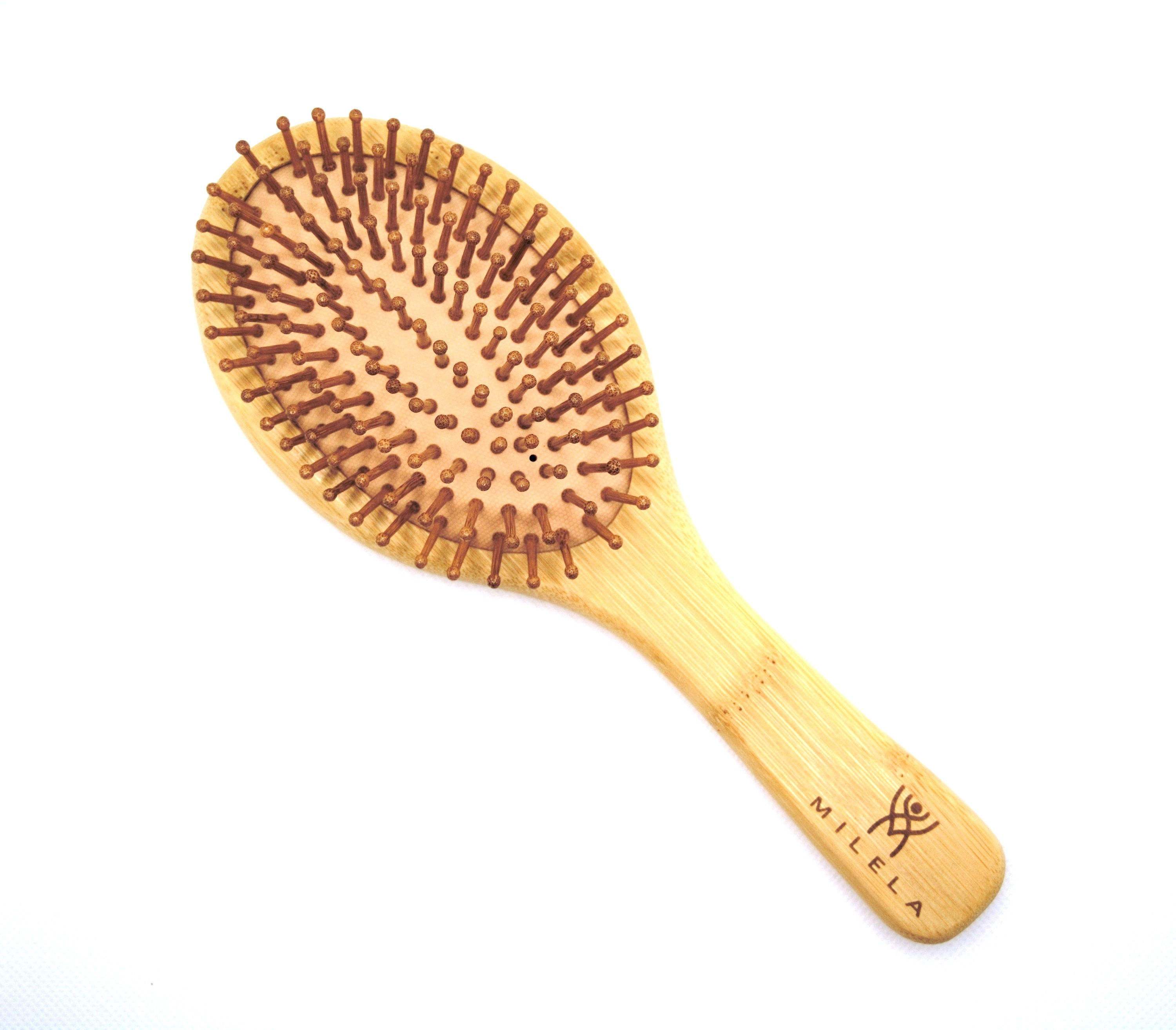 Brosse à cheveux en bambou ovale