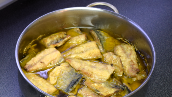 Con caballa o cualquier se puede hacer un delicioso escabeche